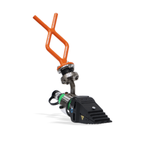 The flange spreading wedge tool by Envirent can enter a flange joint access gap as small as 6mm.