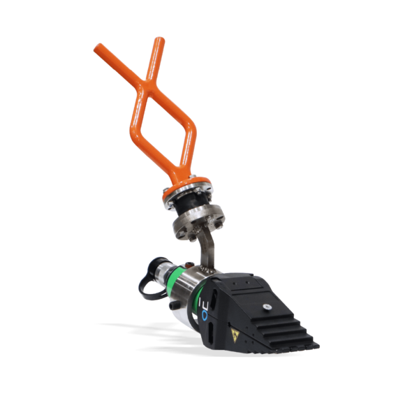 The flange spreading wedge tool by Envirent can enter a flange joint access gap as small as 6mm.